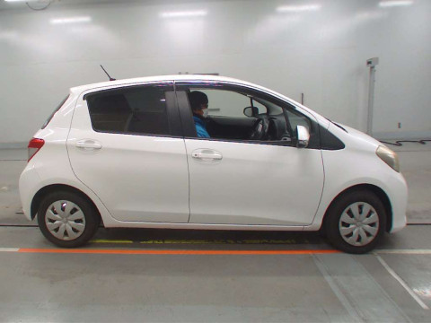 2012 Toyota Vitz KSP130[2]