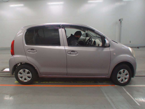 2010 Toyota Passo KGC30[2]