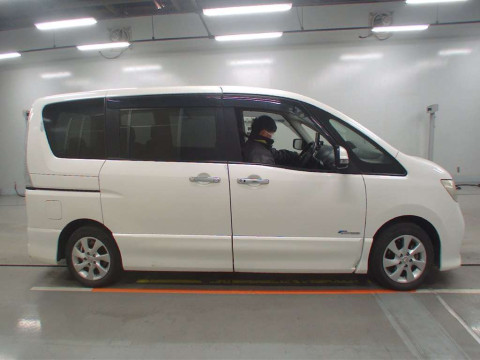 2013 Nissan Serena HFC26[2]