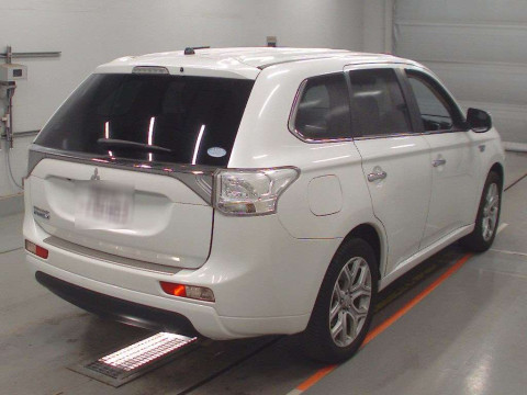 2013 Mitsubishi Outlander PHEV GG2W[1]