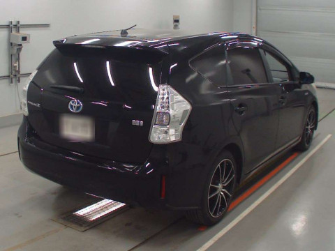 2011 Toyota Prius alpha ZVW41W[1]