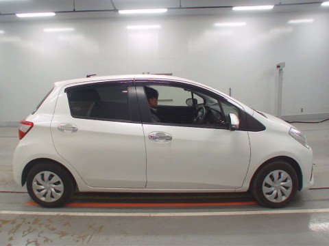 2018 Toyota Vitz KSP130[2]