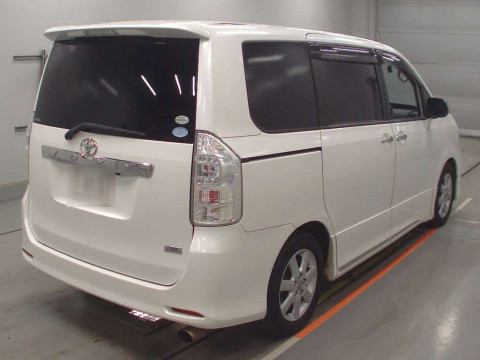 2012 Toyota Voxy ZRR70W[1]