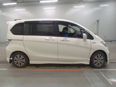 2012 Honda Freed hybrid GP3[2]