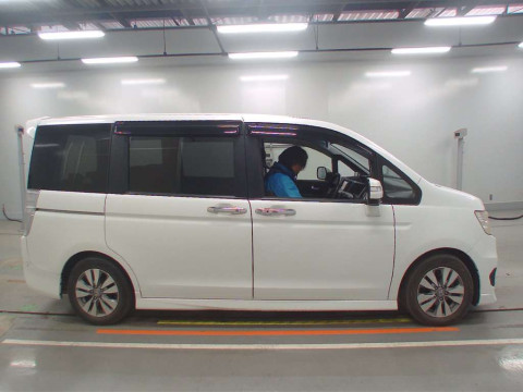 2012 Honda Step WGN Spada RK5[2]