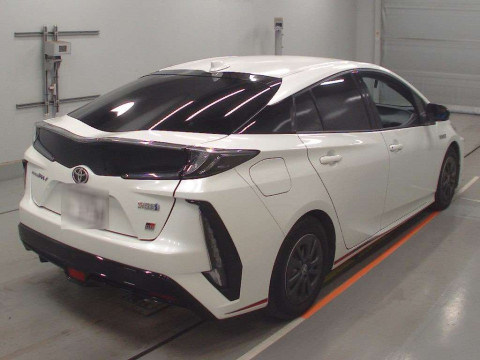 2018 Toyota Prius PHV ZVW52[1]