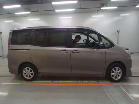 2019 Toyota Noah ZRR80G[2]