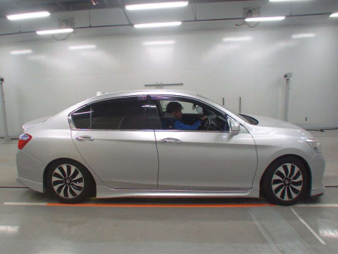 2013 Honda Accord Hybrid CR6[2]