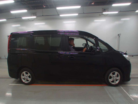 2014 Toyota Noah ZRR80G[2]