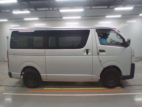 2014 Toyota Regiusace Van TRH200V[2]