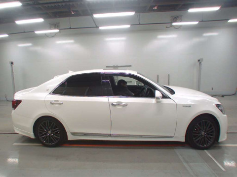 2014 Toyota Crown Hybrid AWS210[2]