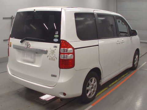 2013 Toyota Noah ZRR70G[1]