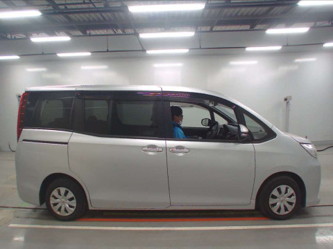 2014 Toyota Noah ZRR80G[2]