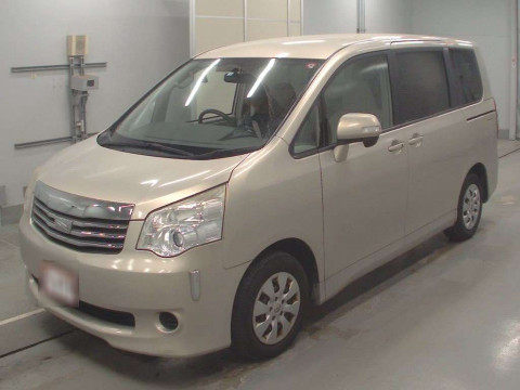 2010 Toyota Noah ZRR70G[0]