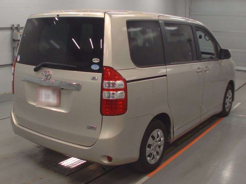 2010 Toyota Noah ZRR70G[1]