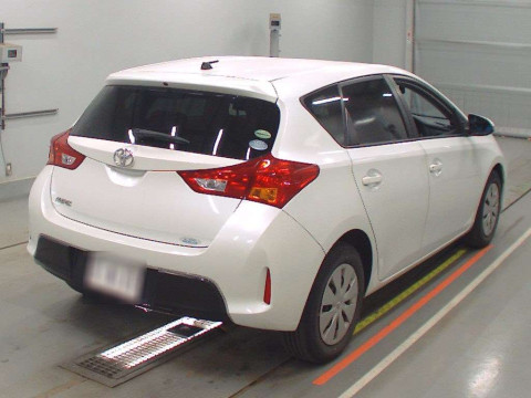 2014 Toyota Auris NZE181H[1]