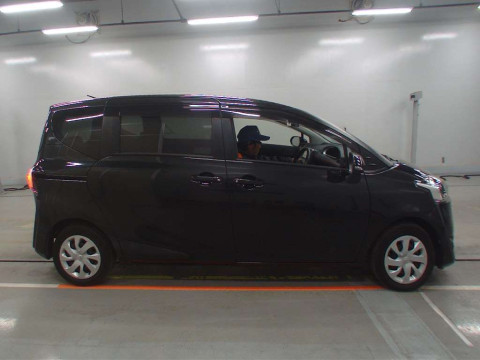 2016 Toyota Sienta NSP170G[2]