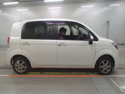 2016 Toyota Spade NCP145[2]