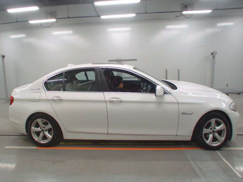 2012 BMW 5 Series FZ35[2]