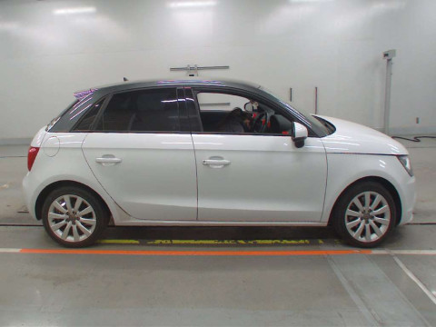 2012 Audi A1 Sportback 8XCAX[2]