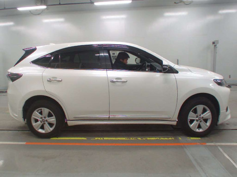 2015 Toyota Harrier ZSU60W[2]