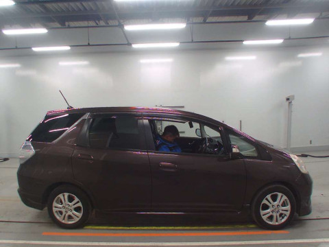 2012 Honda Fit Shuttle Hybrid GP2[2]