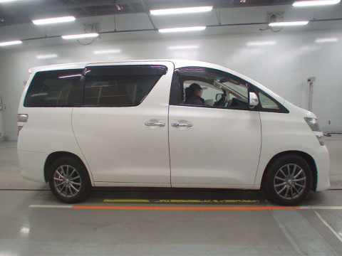 2013 Toyota Vellfire ANH25W[2]