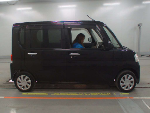 2013 Daihatsu Tanto L375S[2]