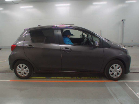 2014 Toyota Vitz NSP130[2]