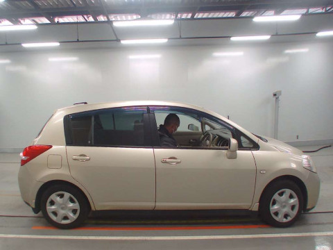 2010 Nissan Tiida C11[2]