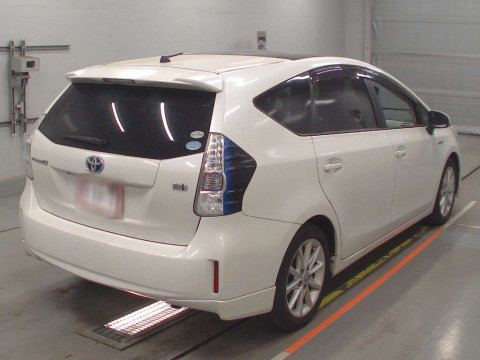 2012 Toyota Prius alpha ZVW41W[1]