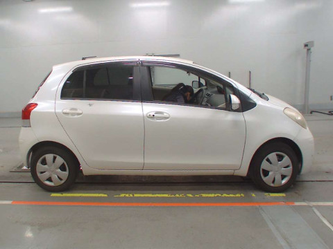 2008 Toyota Vitz SCP90[2]