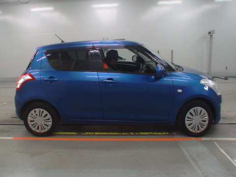 2014 Suzuki Swift ZC72S[2]