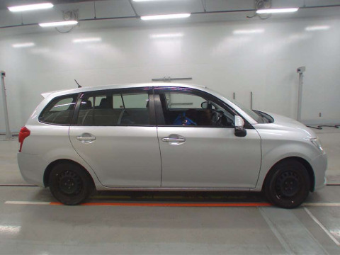 2014 Toyota Corolla Fielder NZE161G[2]