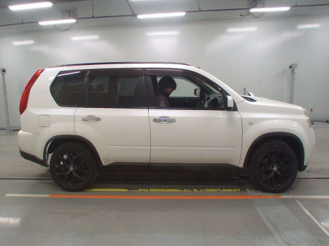 2011 Nissan X-Trail DNT31[2]