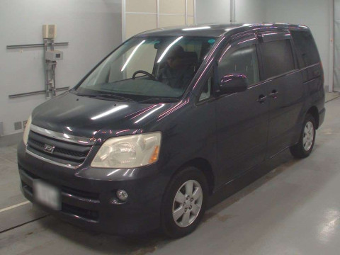 2005 Toyota Noah AZR65G[0]