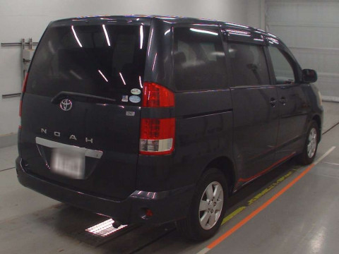 2005 Toyota Noah AZR65G[1]