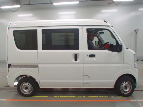 2024 Nissan NV100 Clipper DR17V[2]