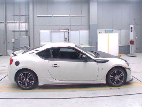 2016 Toyota 86 ZN6[2]