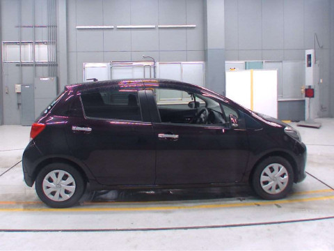 2016 Toyota Vitz NSP130[2]