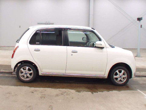 2006 Daihatsu Miragino L650S[2]