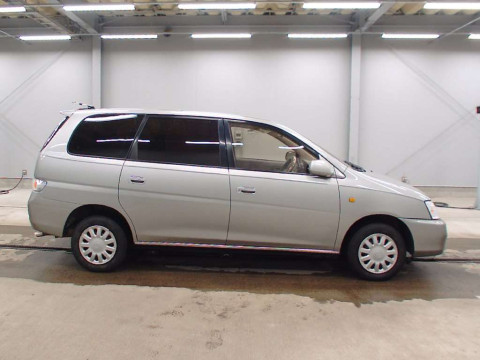 2001 Toyota Gaia SXM15G[2]