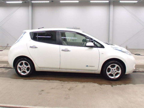 2012 Nissan Leaf ZE0[2]