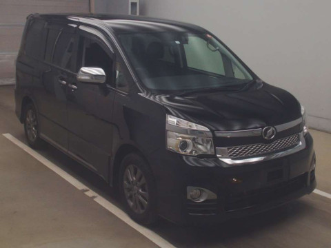 2013 Toyota Voxy ZRR70W[2]