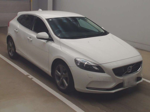 2014 Volvo V40 MB4164T[2]