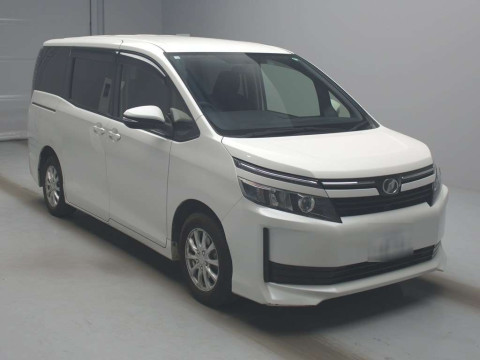 2014 Toyota Voxy ZRR80G[2]