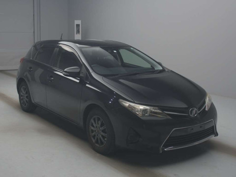 2014 Toyota Auris NZE181H[2]