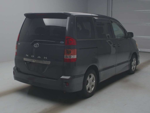 2003 Toyota Noah AZR60G[1]