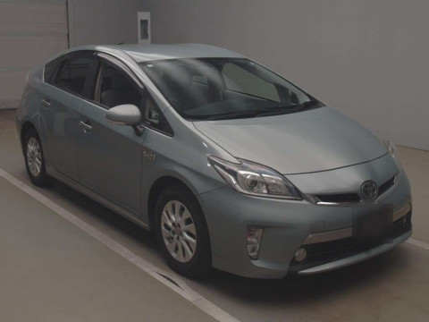 2014 Toyota Prius PHV ZVW35[2]