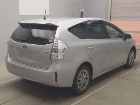 2013 Toyota Prius alpha ZVW41W[1]